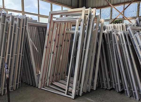 廠房實景（門框 半成品）