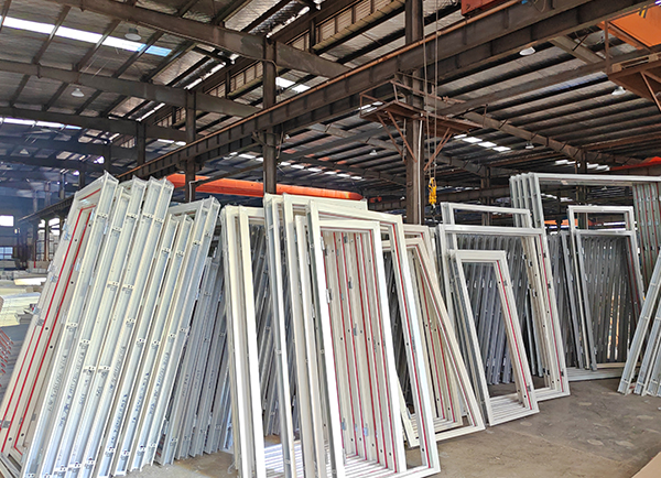 廠房實景（門框 半成品）